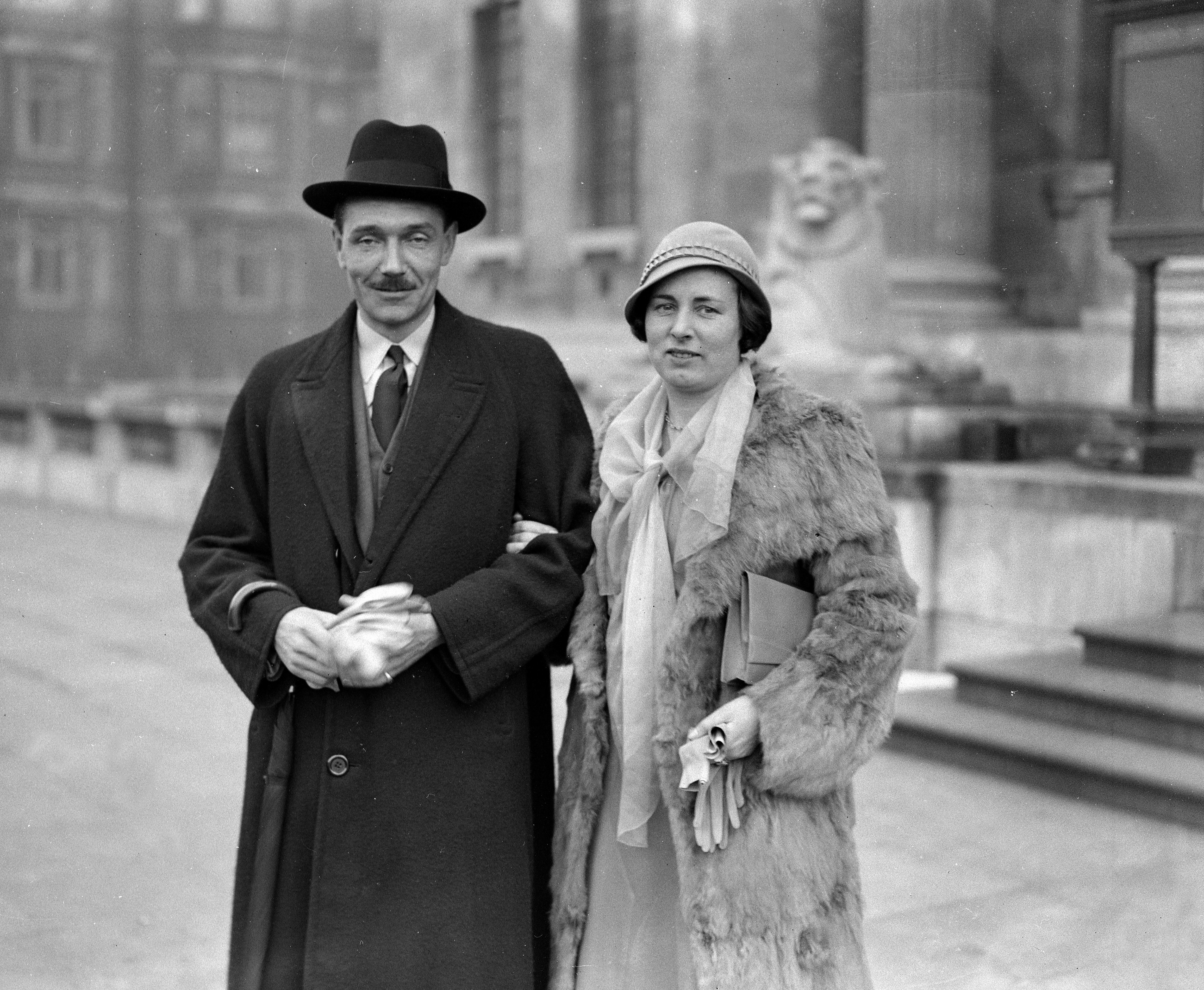 Gerald Clayton Beadle & Jocelyn Rae at The Old Marylebone Town Hall 1900s