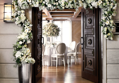 Maple Room can be used just as spectacularly for an intimate wedding ceremony as it can for a private screening or business meeting. Floor-to-ceiling windows flood the room with natural daylight and the maple panelling and glittering, mirrored ceiling add beautifully to a sense of occasion.