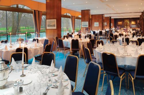 royal_thames_yacht_club.jpg royal_thames_yacht_club.jpg